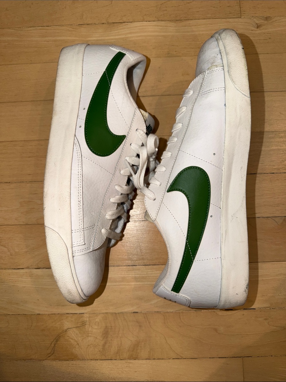 Men's White Nike Sneakers with Green Swoosh